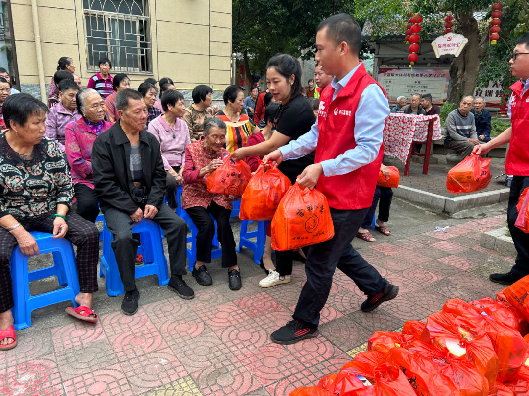 九九重阳丨福州港务集团所属单位开展重阳节敬老爱老志愿者服务活动02.jpg