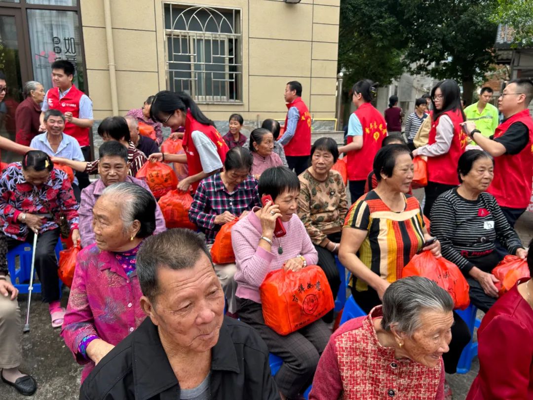 九九重阳丨福州港务集团所属单位开展重阳节敬老爱老志愿者服务活动04.jpg