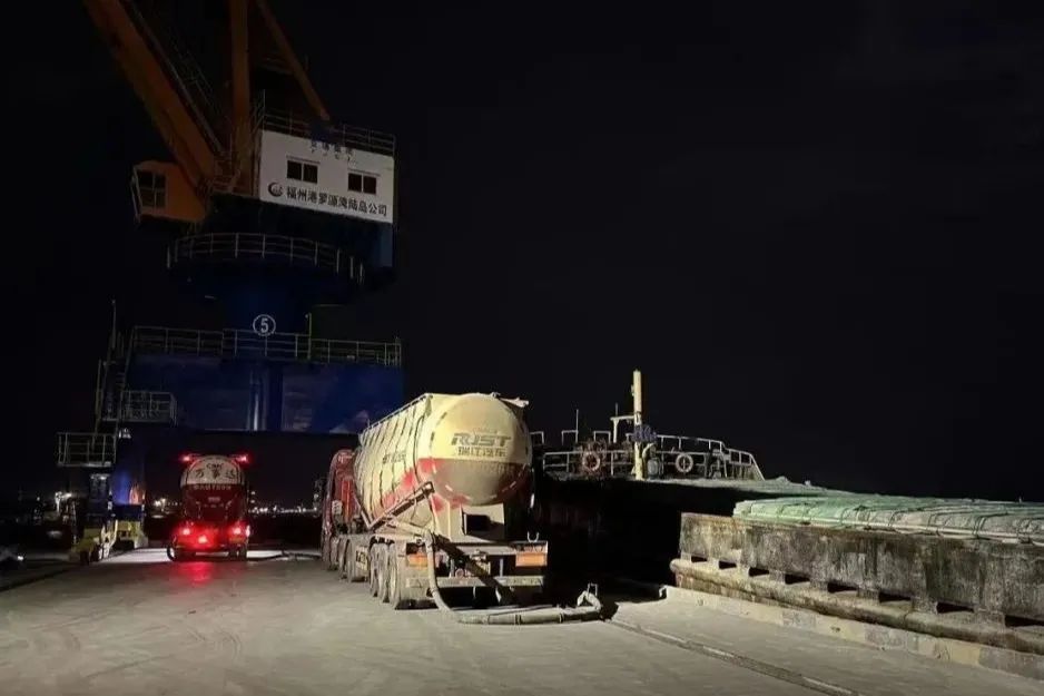 百日攻坚  福港台源矿粉吸尘设备首次投入使用01.jpg