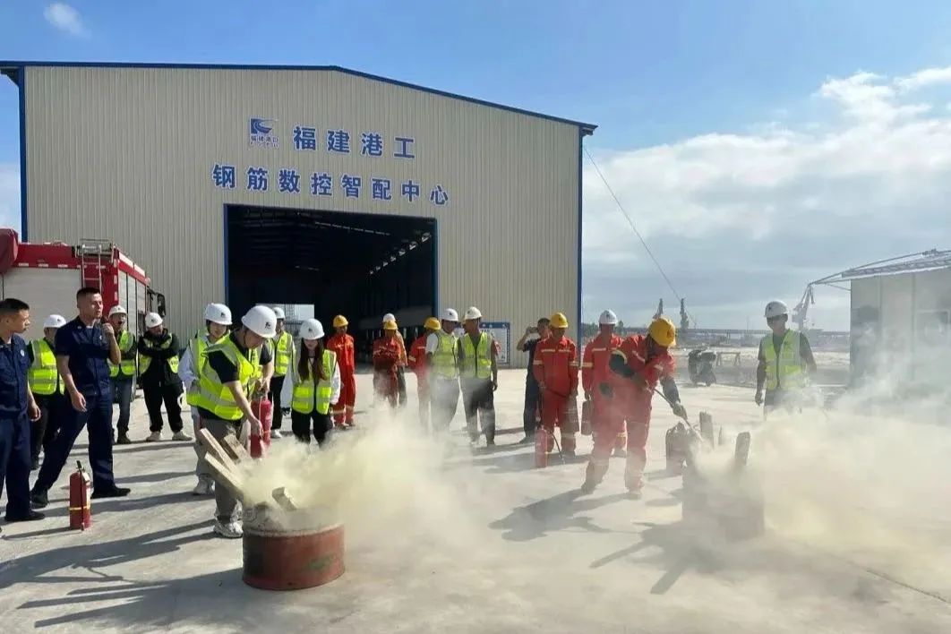 预防为主 生命至上丨港口工程组织开展消防演练及培训活动05.jpg