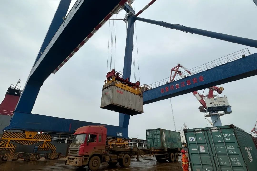 福港罗源湾11月集装箱量创单月新高02.jpg