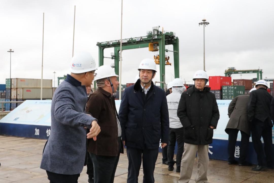 交通运输部总工程师兼水运局局长李天碧调研福州港江阴港区02.png