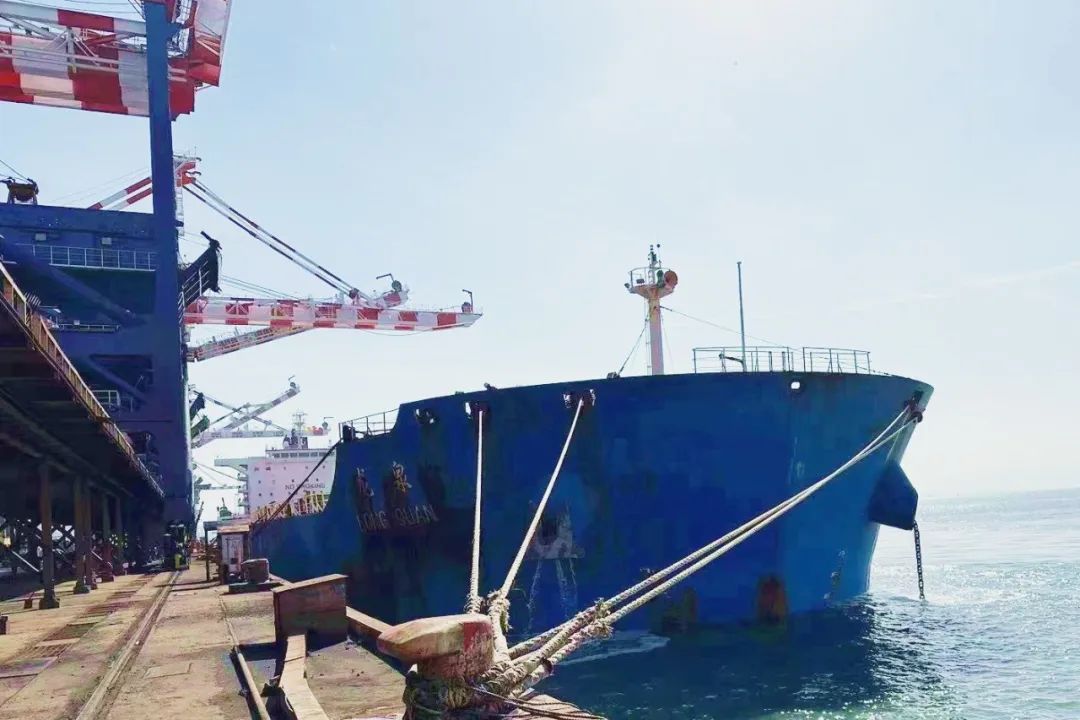 百日攻坚 福港罗源湾刷新最大吨位船舶历史靠泊纪录01.jpg