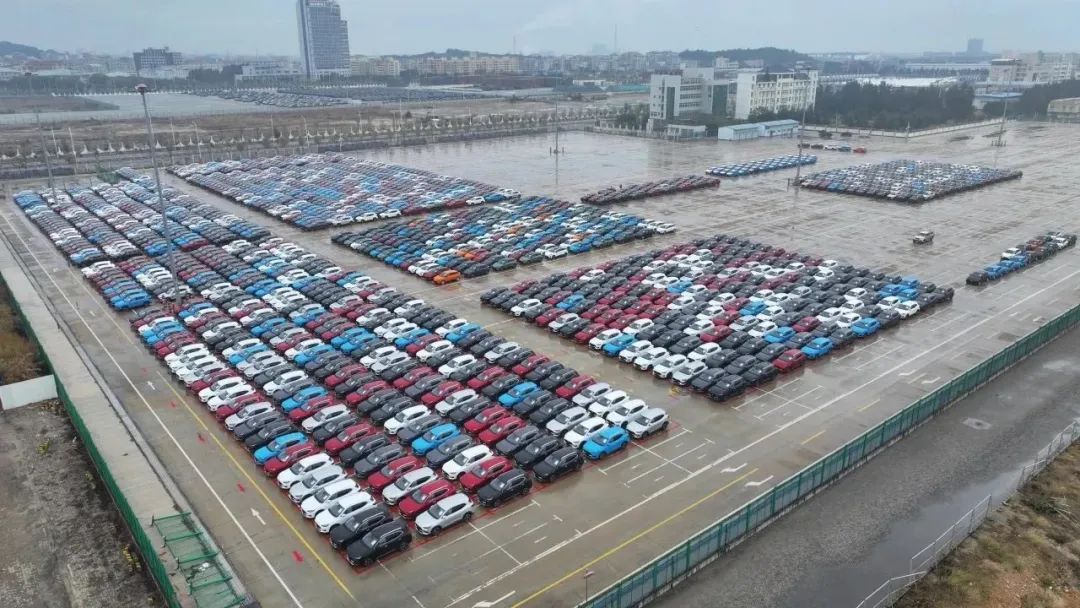 超3500辆发往欧洲！福州港江阴港区汽车出口开门红02.jpg