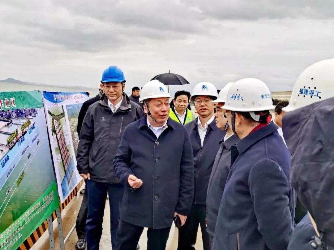 福建省委常委、福州市委书记林宝金、福州市市长吴贤德赴福州港松下港区元洪作业区1#、2#泊位现场调研.jpg