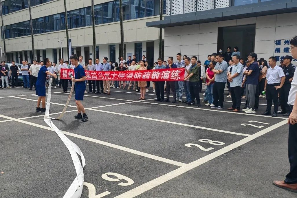 安全月活动丨福州港务集团马尾大院开展消防疏散演练01.jpg