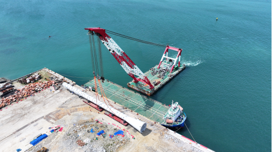 百宏最大件来了！泉港八方码头顺利完成超长件设备接卸.png