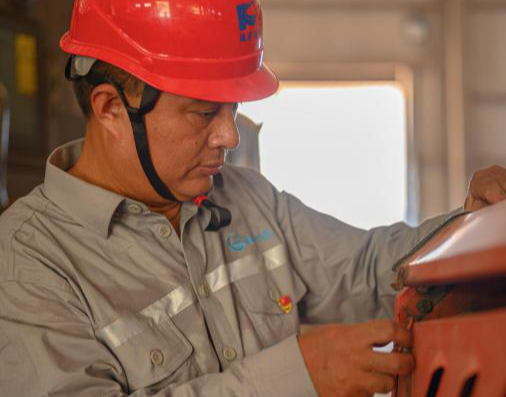 孙焕新  党龄31年 琯头作业区机修工.png