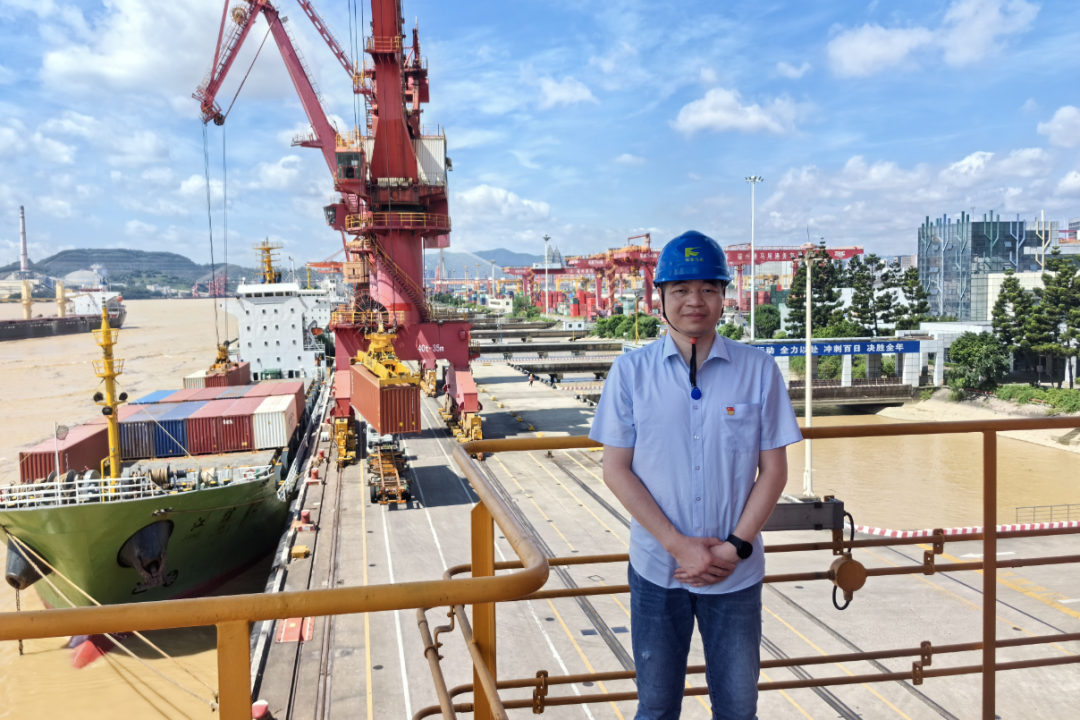 黄超  党龄18年  青州作业区经理.png