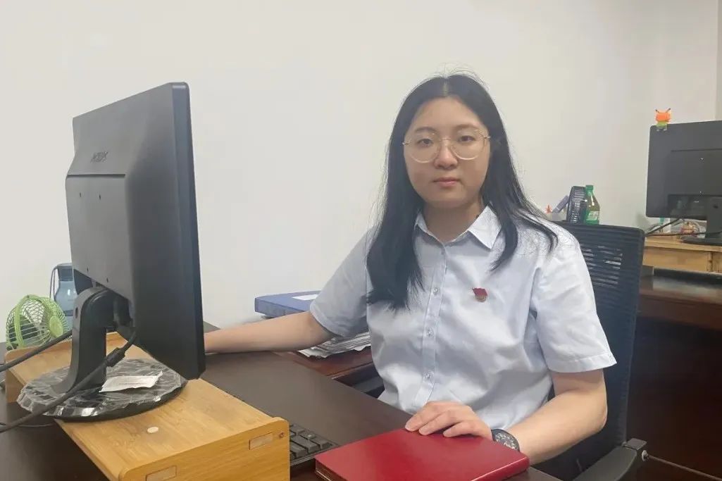 林静莹 党龄7年半 办公室办公文员.jpg