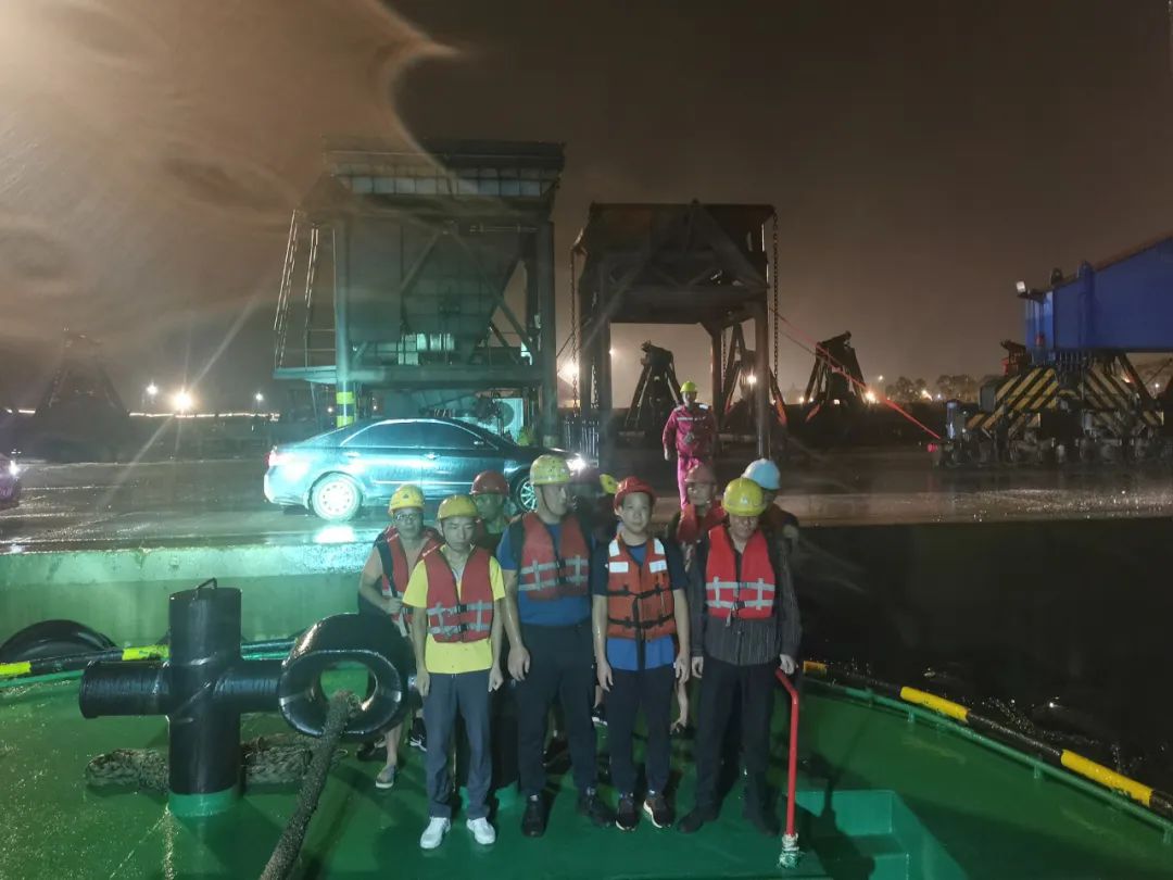 逆“风”而行  福港拖轮圆满完成多起抢险救灾任务03.jpg