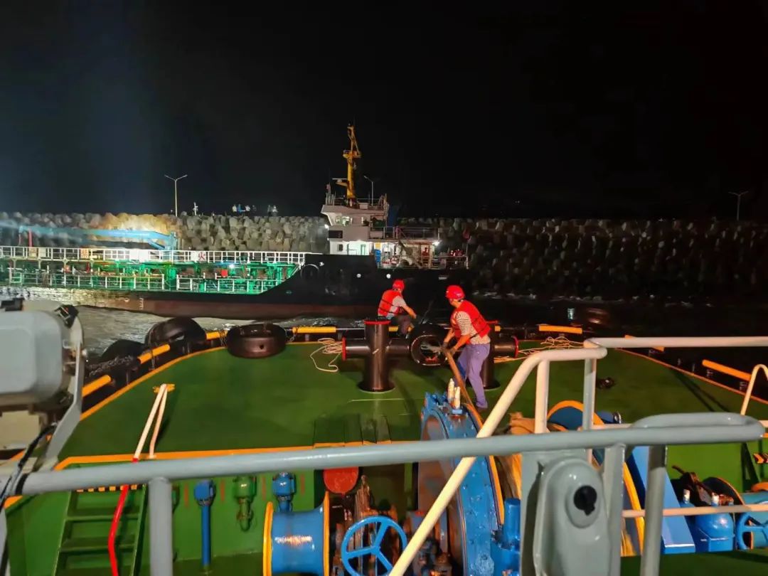 惠海泽航丨危急时刻福港拖轮展现国企担当.jpg
