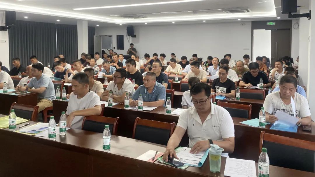 强化班组教育 筑牢安全防线01.jpg