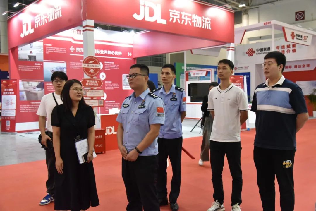 深学笃行全会精神 争当营商助企先锋丨福州港务集团与福州边检站开展共建主题实践活动01.jpg