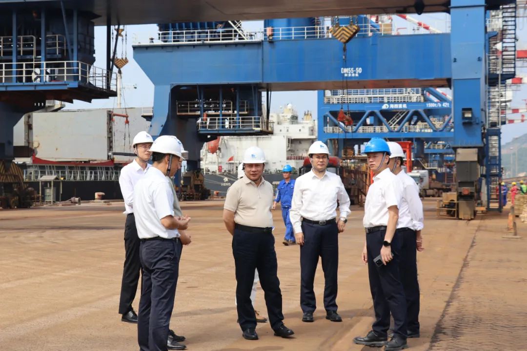 福建港口集团党委副书记、总经理陈乐章一行到福州港务集团所属单位开展港口生产督导01.jpg