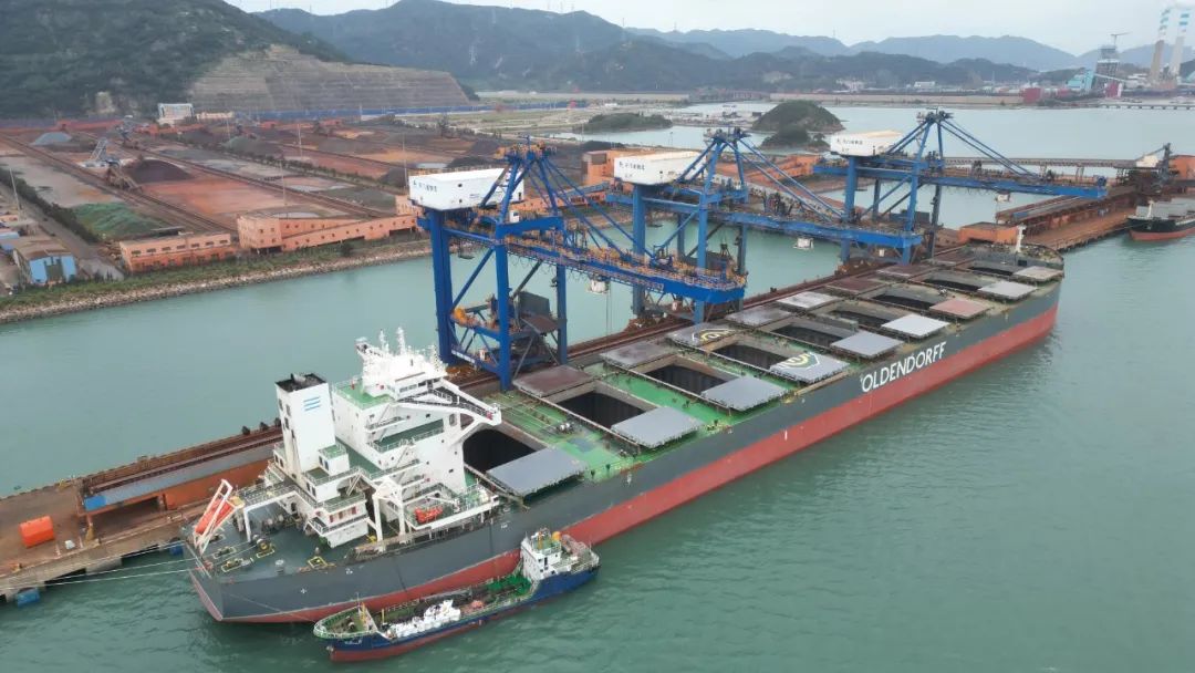 提质增效丨可门港单班卸货量和船时效率创新纪录.jpg