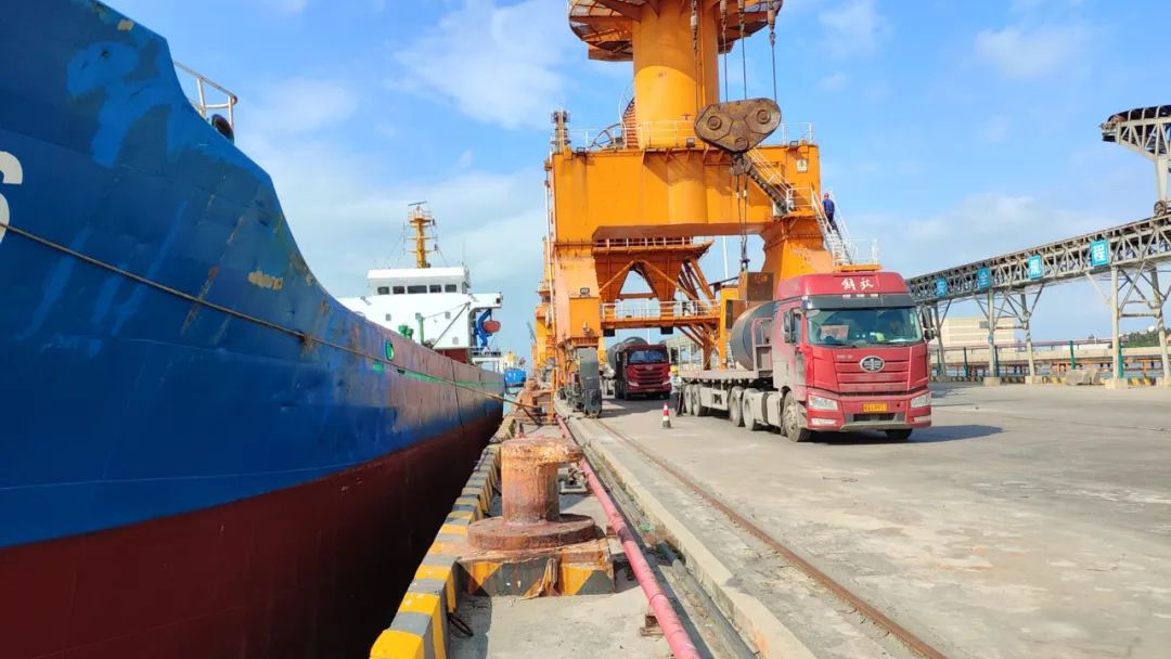 福清万业日卷钢装船量创新高.jpg