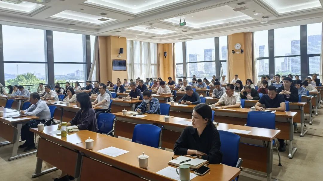 防风险 促合规丨集团举办国有企业合规风险管理实务专题讲座02.jpg