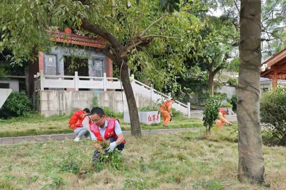 清扫烈士陵园 传承红色精神01.jpg