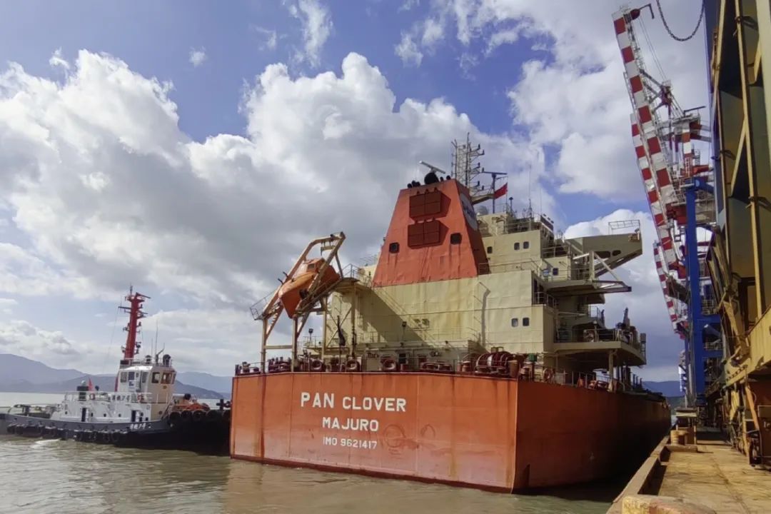 百日冲刺丨7.7万吨 福港罗源湾刷新单船煤炭接卸纪录.jpg